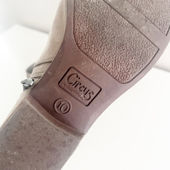 Women’s boots - Picture 2 of 2